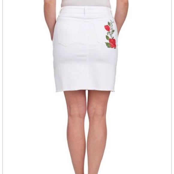 Earl Jean white denim skirt - Picture 2 of 6